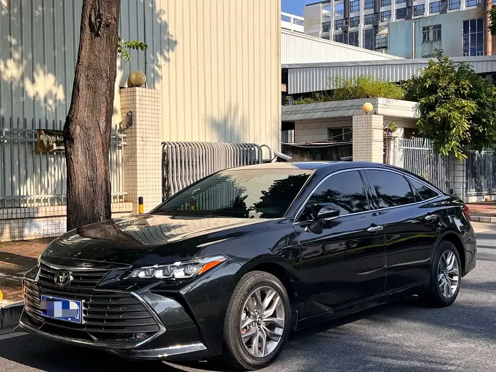 Toyota Avalon — фото 1