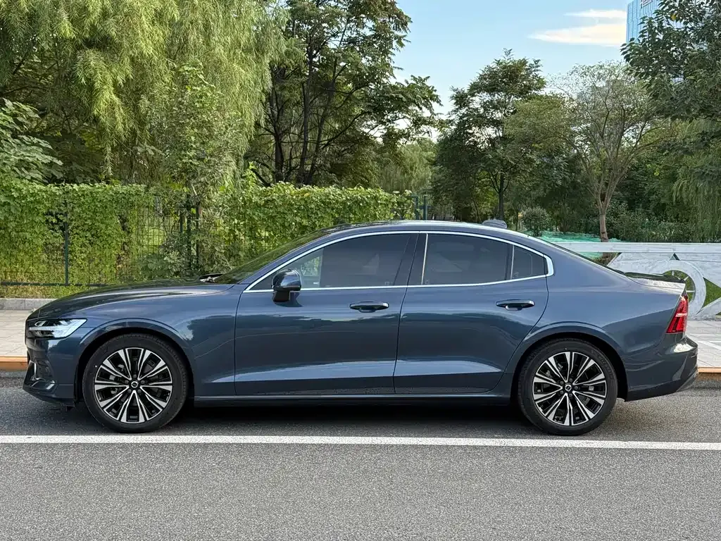 Volvo S60 — фото 10