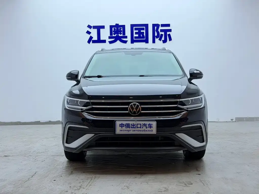 Volkswagen Tiguan L — фото 9