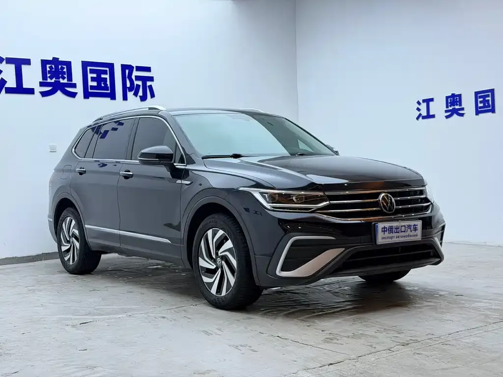 Volkswagen Tiguan L — фото 2