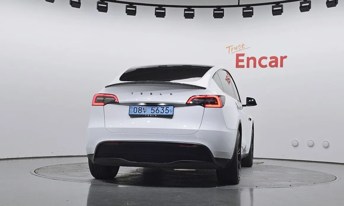 Tesla Model Y — фото 5