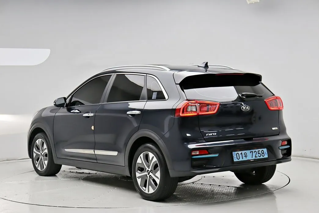 Kia Niro — фото 10