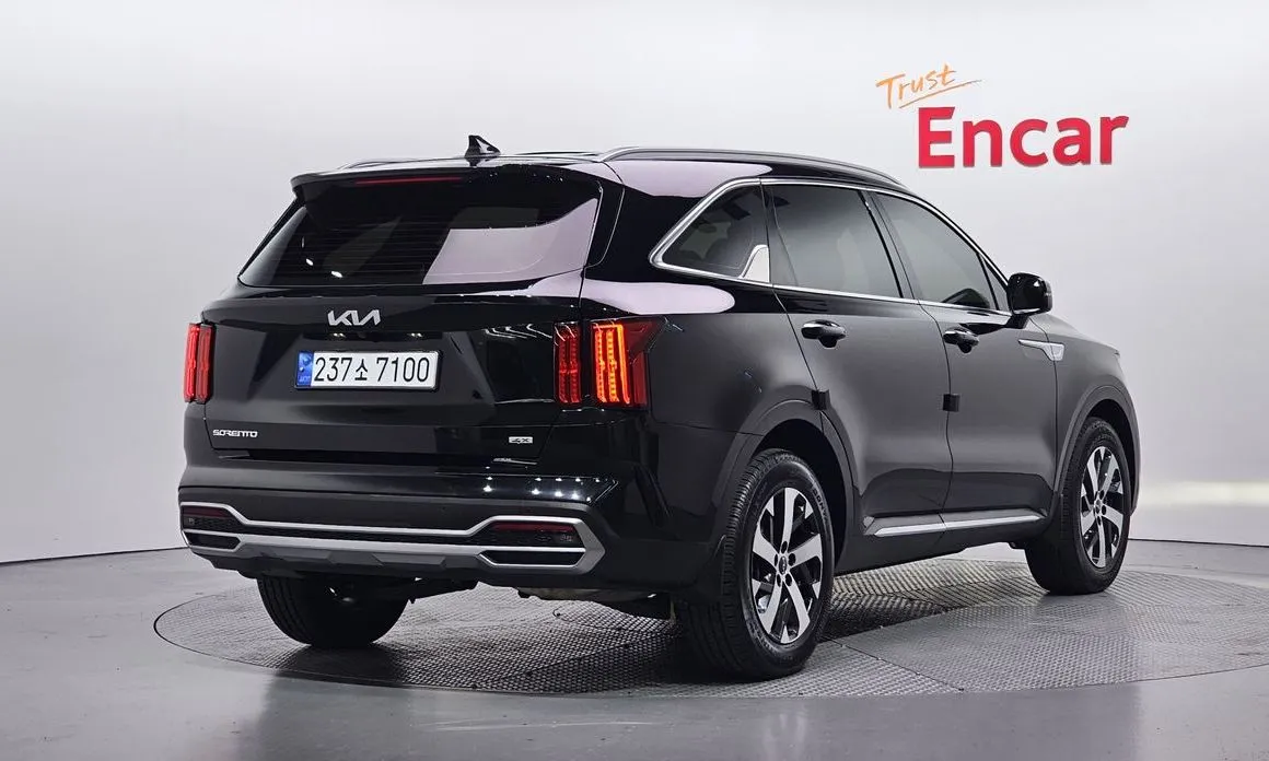 Kia Sorento — фото 7