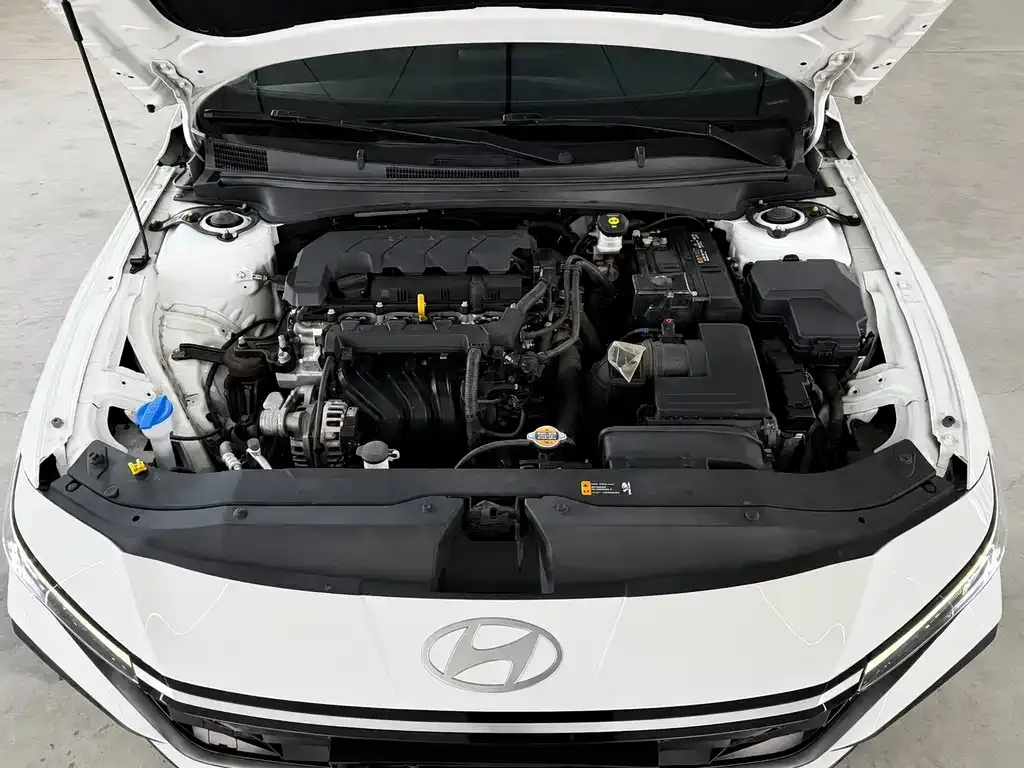 Hyundai Elantra — фото 7