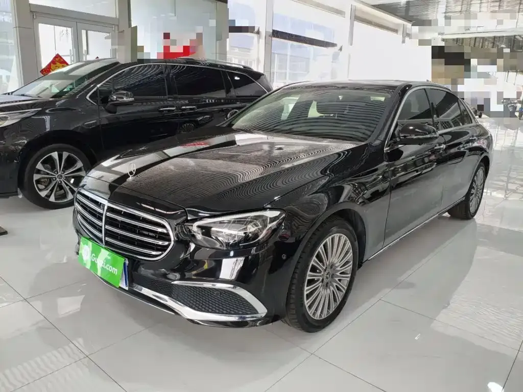 Mercedes-Benz E-Class — фото 1