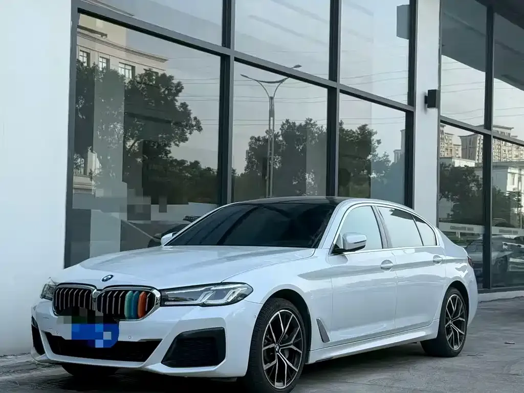 BMW 5 Series — фото 1