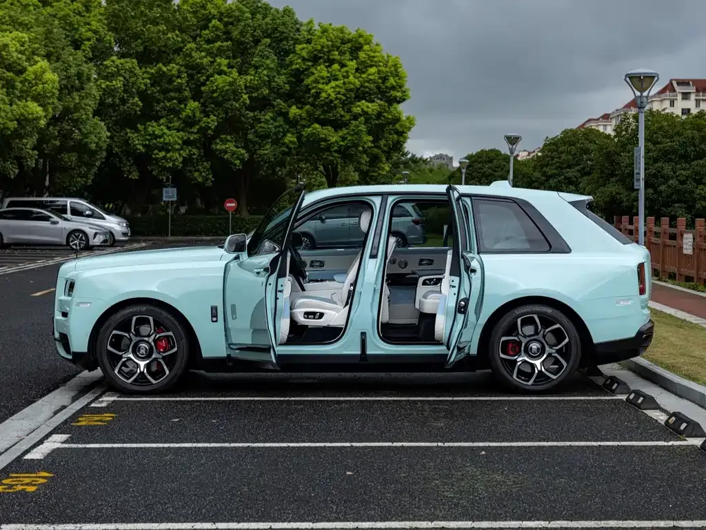 Rolls-Royce Cullinan — фото 10