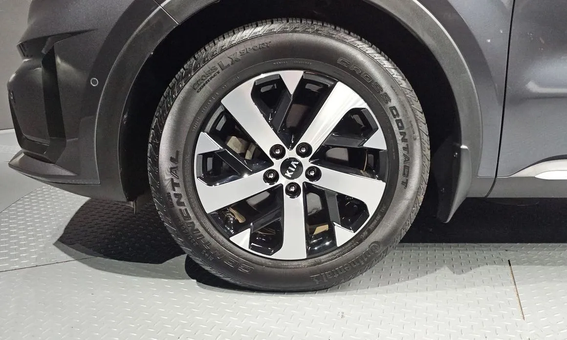 Kia Sorento — фото 10