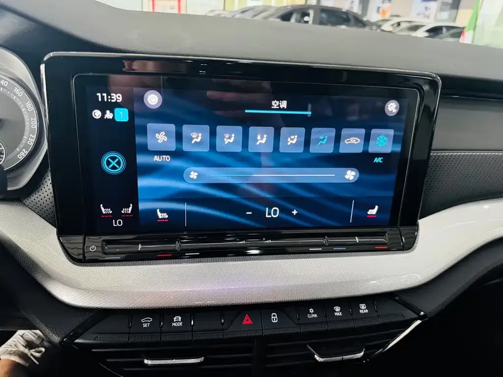 Skoda Octavia — фото 4