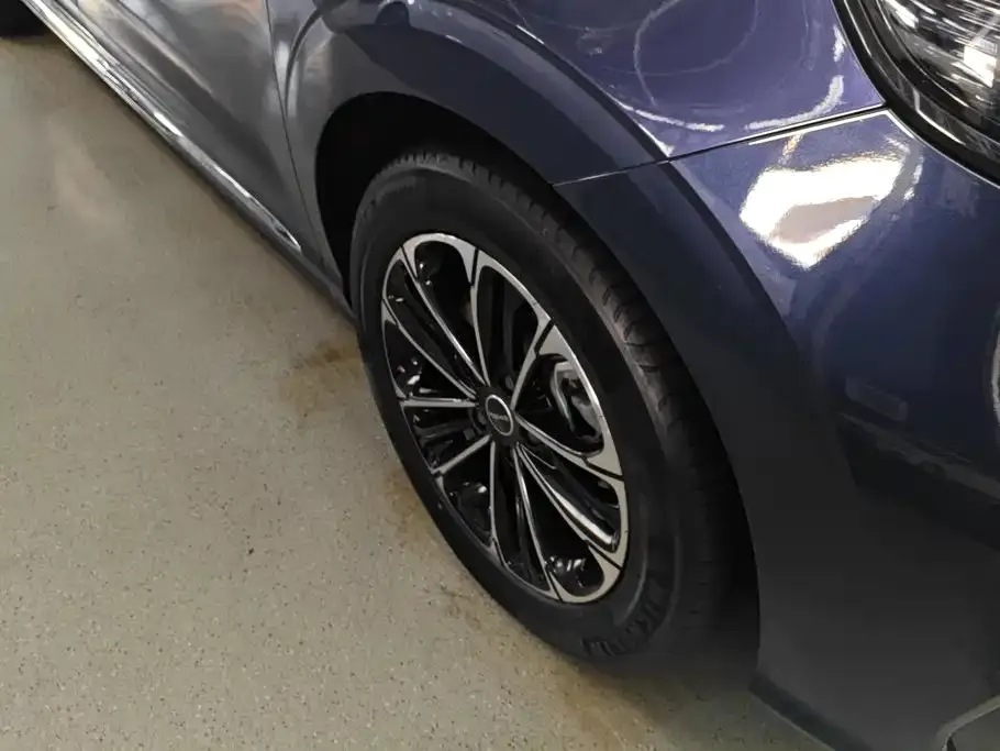 Roewe iMAX8 — фото 4