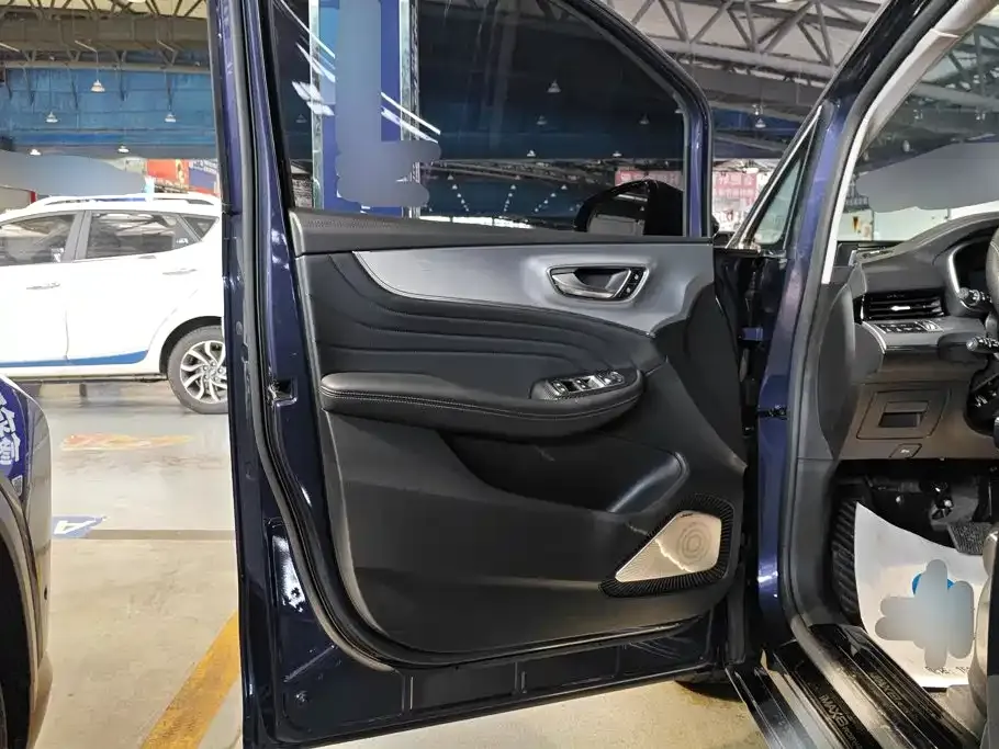 Roewe iMAX8 — фото 8