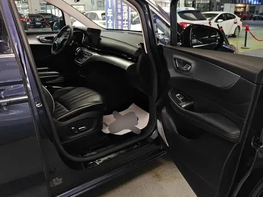 Roewe iMAX8 — фото 7
