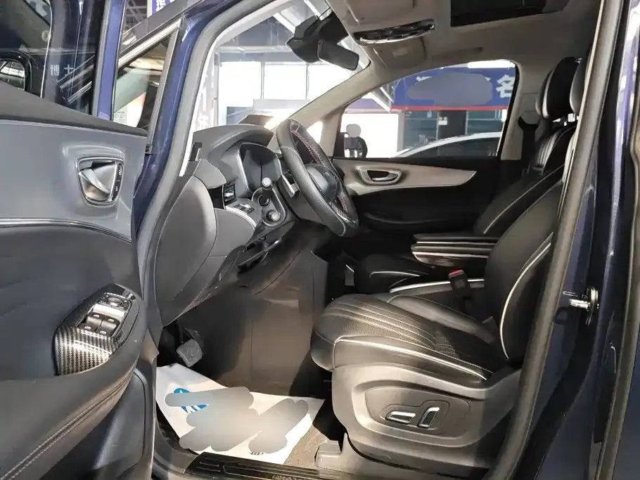 Roewe iMAX8 — фото 6