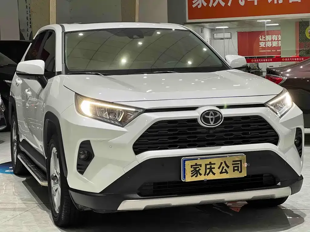 Toyota RAV4 — фото 4