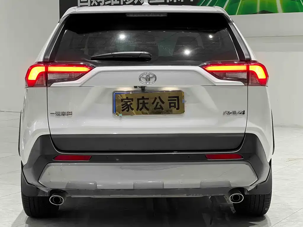 Toyota RAV4 — фото 9