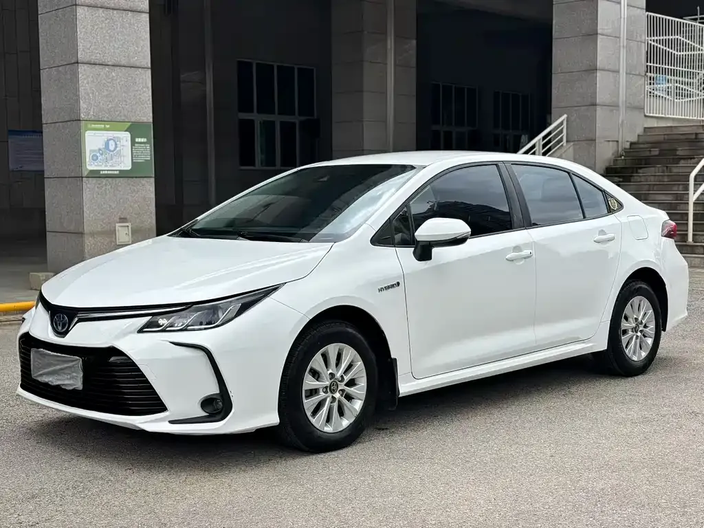 Toyota Corolla — фото 1