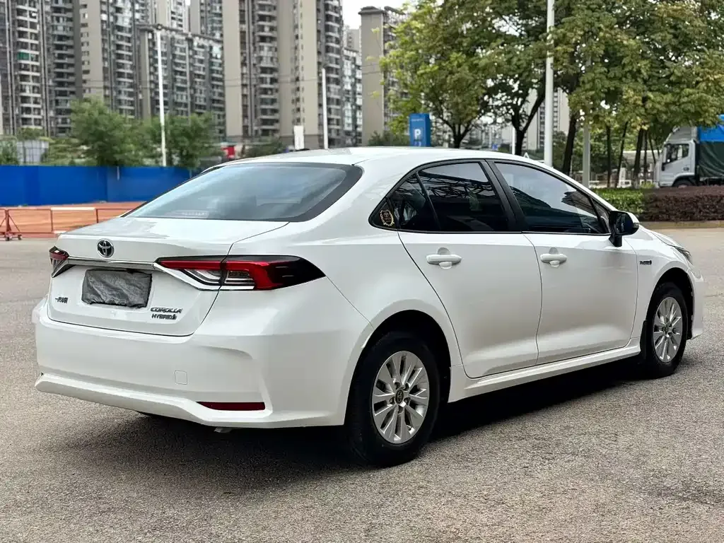 Toyota Corolla — фото 8