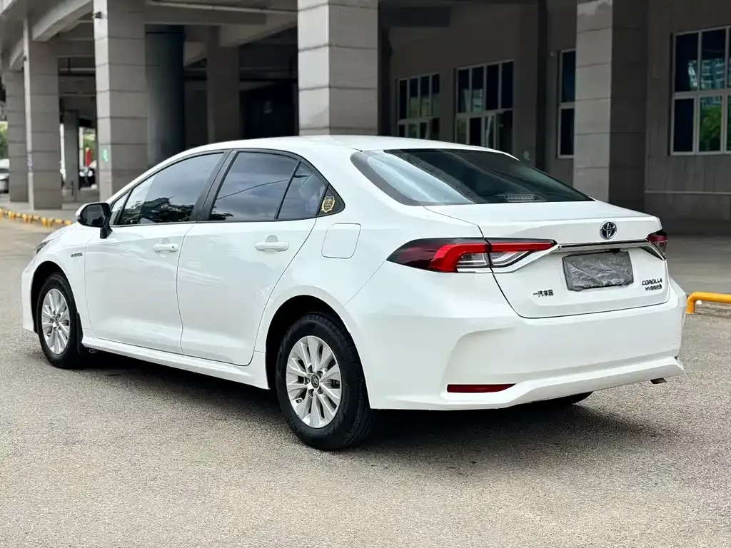 Toyota Corolla — фото 10