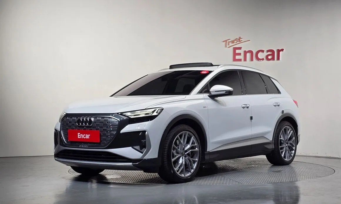 Audi Q4 e-tron — фото 1