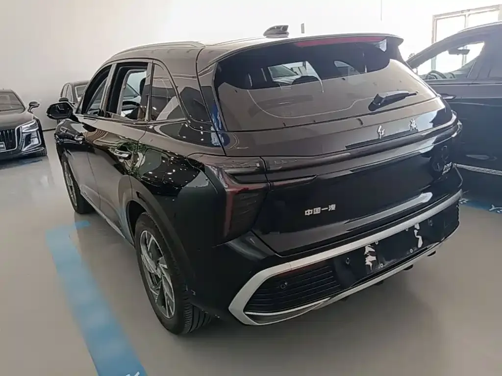 Hongqi HS3 PHEV — фото 4