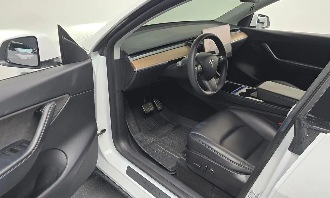 Tesla Model Y — фото 8