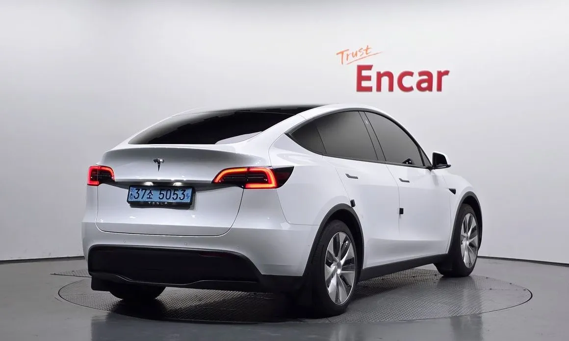 Tesla Model Y — фото 6