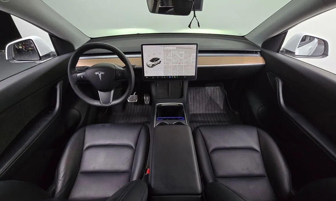Tesla Model Y — фото 10
