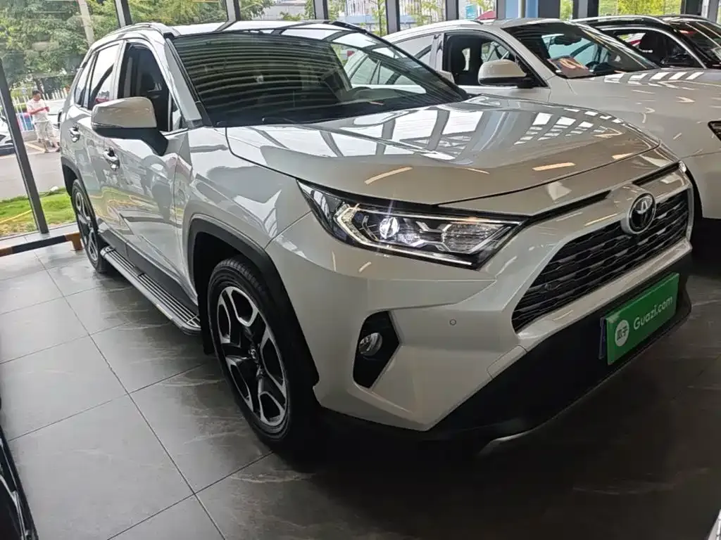 Toyota RAV4 — фото 5