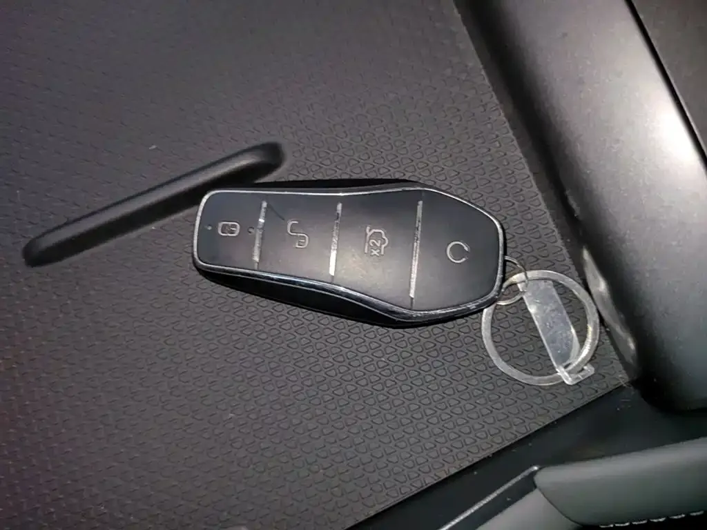 BYD Qin L — фото 10
