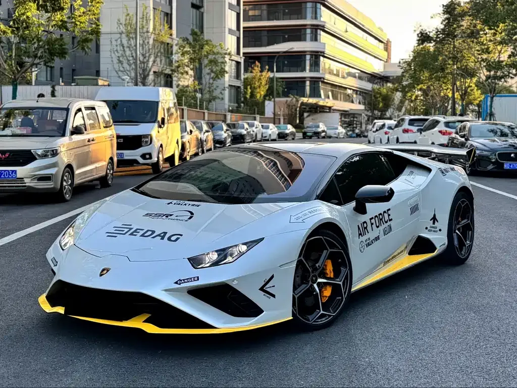 Lamborghini Huracan — фото 1