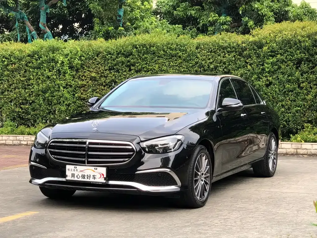 Mercedes-Benz E-Class — фото 1