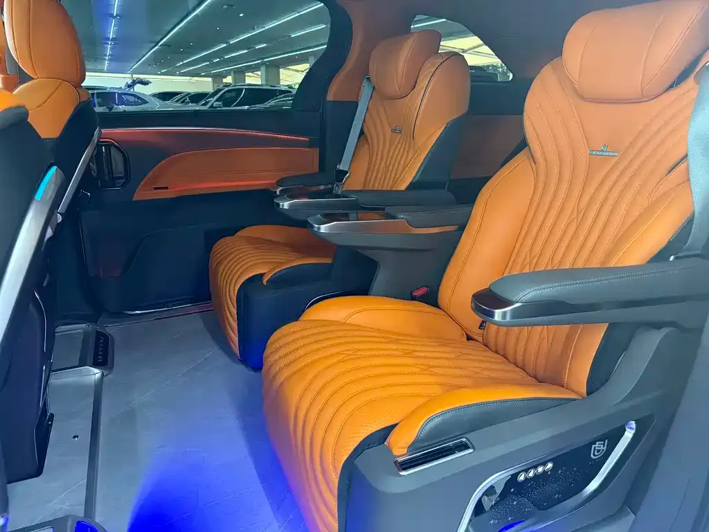 Toyota Granvia — фото 3