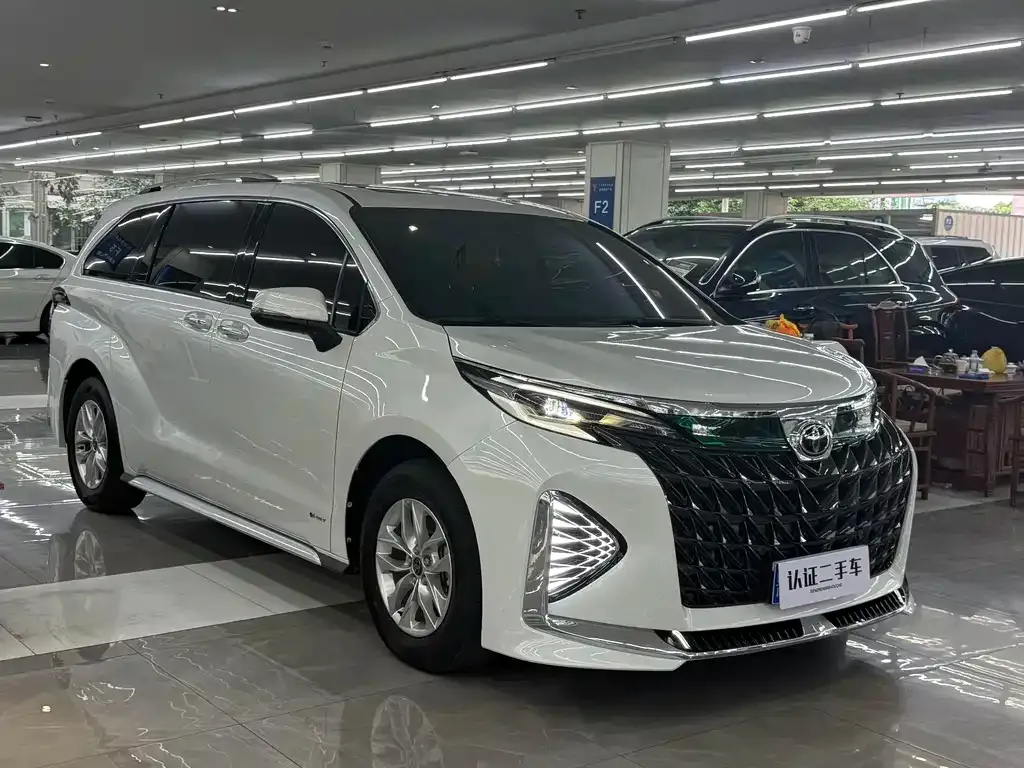 Toyota Granvia — фото 10