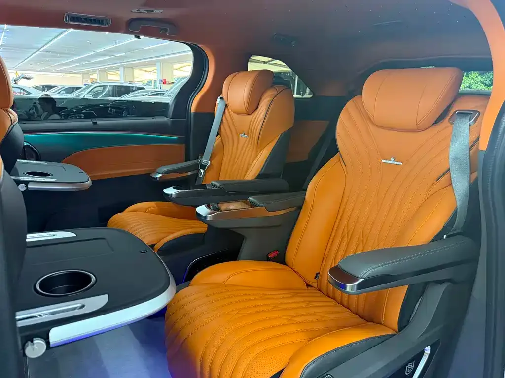 Toyota Granvia — фото 9