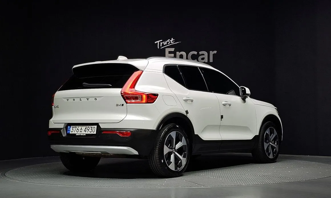 Volvo XC40 — фото 9