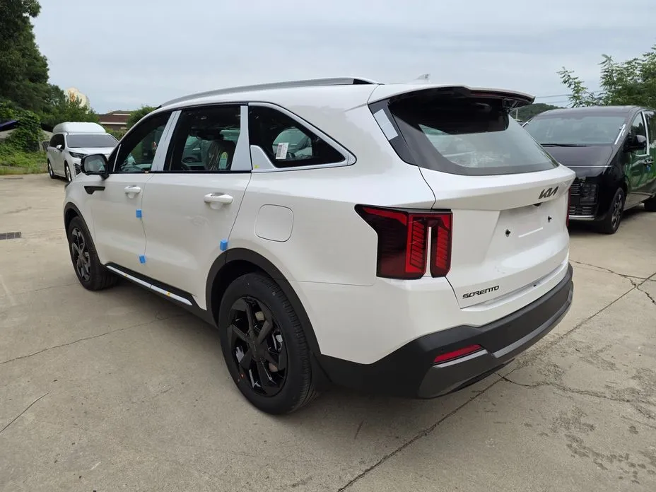 Kia Sorento — фото 4