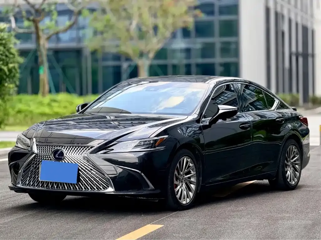 Lexus ES — фото 1