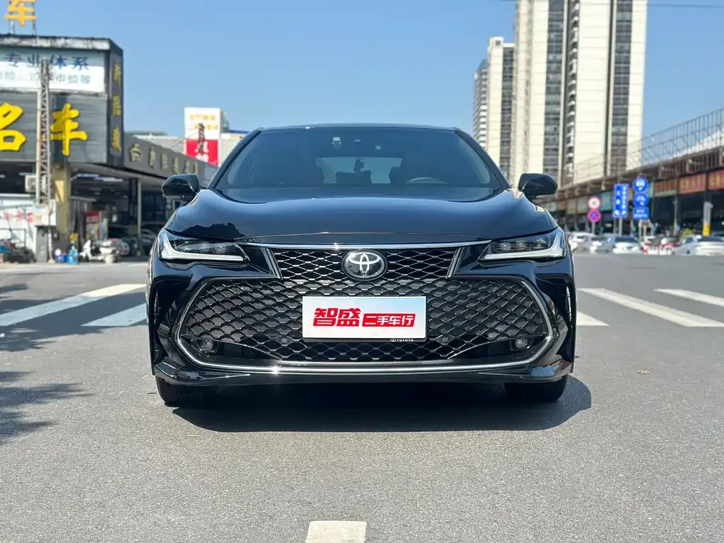 Toyota Avalon — фото 1