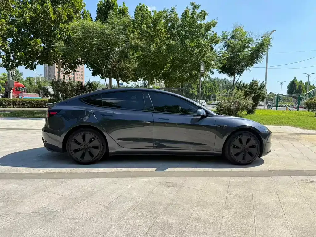Tesla Model 3 — фото 3
