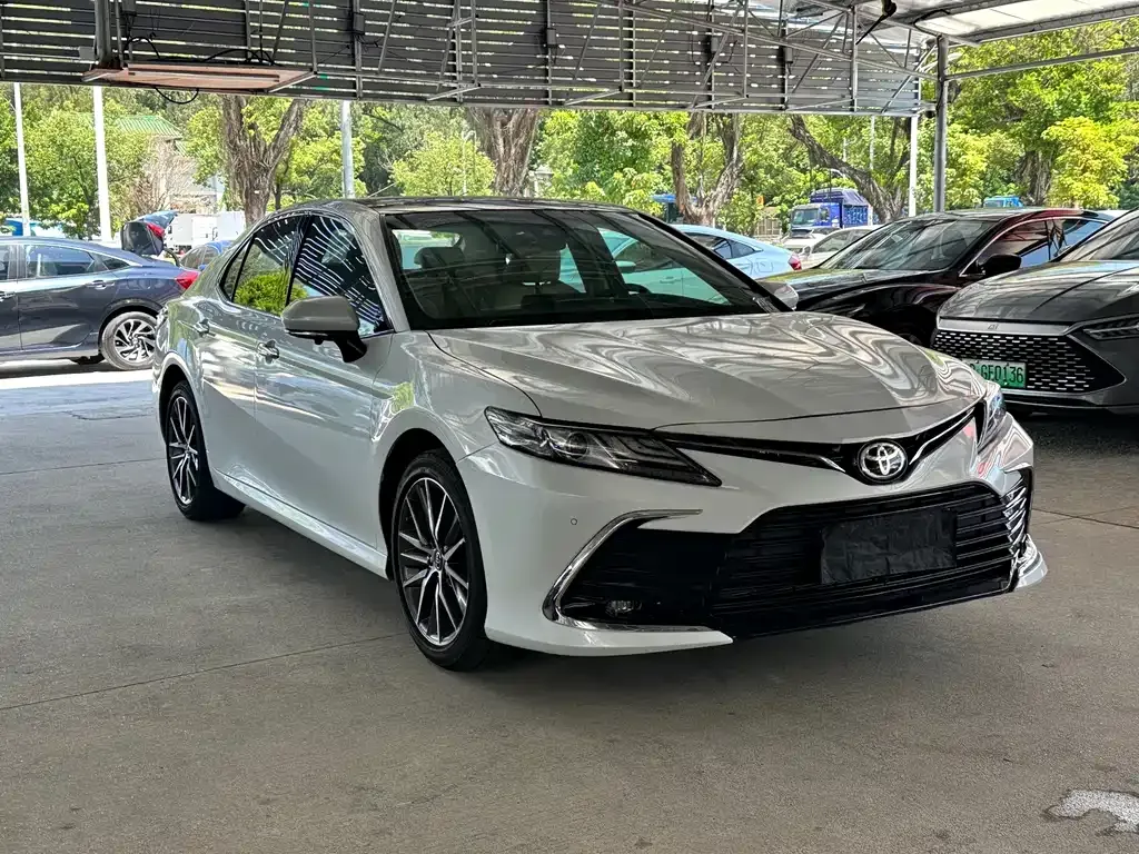 Toyota Camry — фото 9