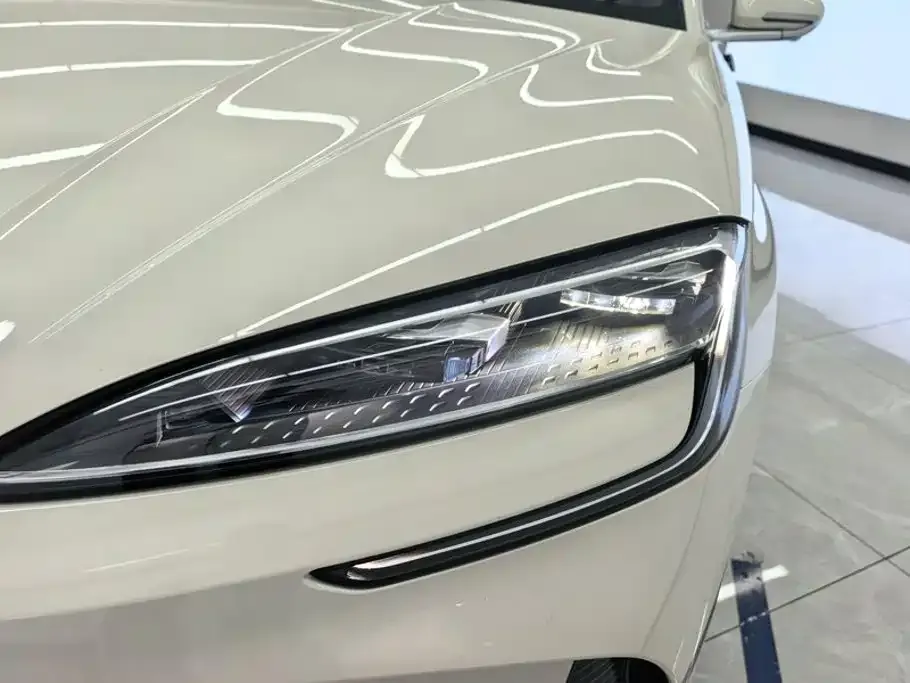 BYD Seal — фото 3