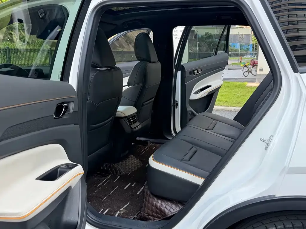 Ford Equator Sport — фото 5