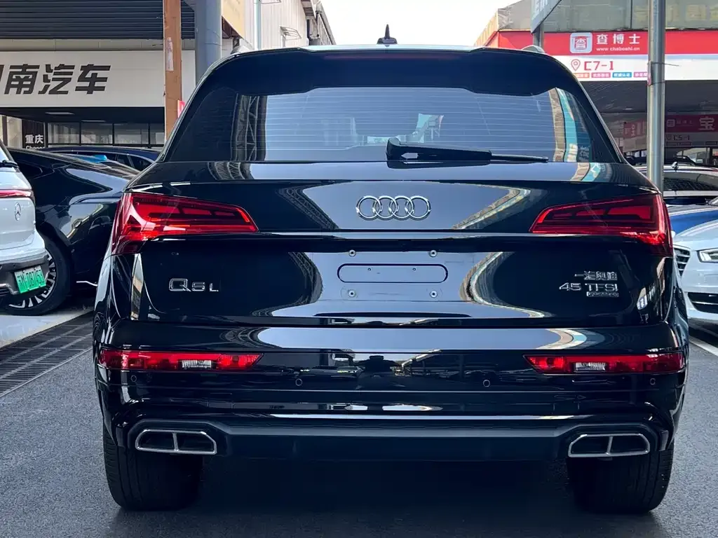 Audi Q5L — фото 8