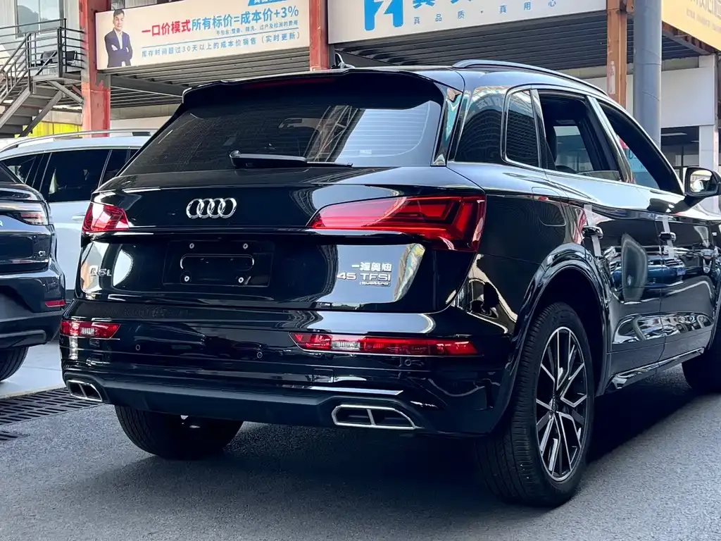 Audi Q5L — фото 10