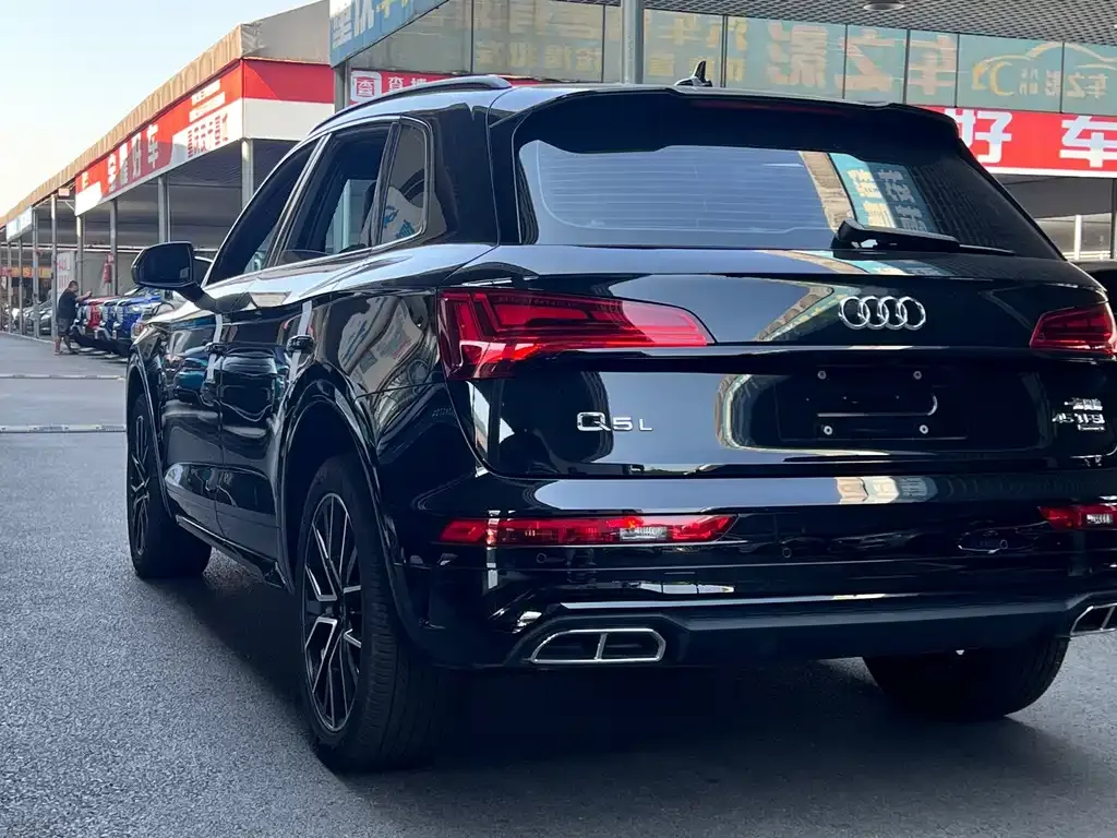 Audi Q5L — фото 9