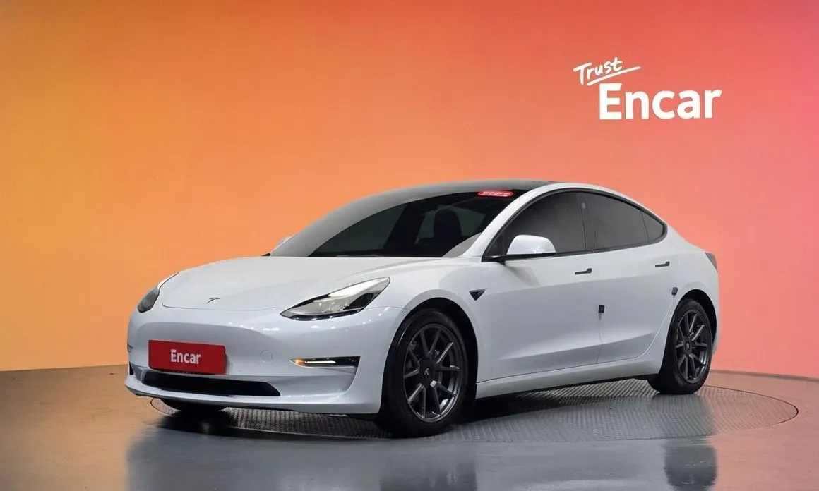 Tesla Model 3 — фото 1