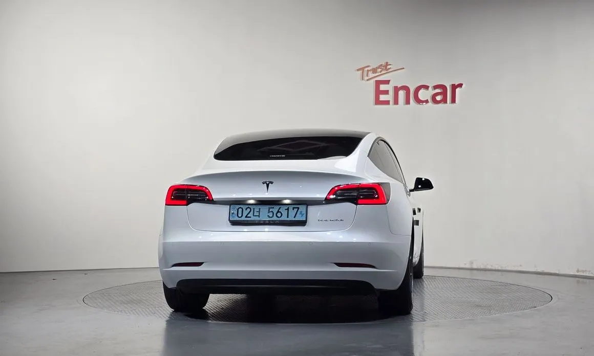Tesla Model 3 — фото 8