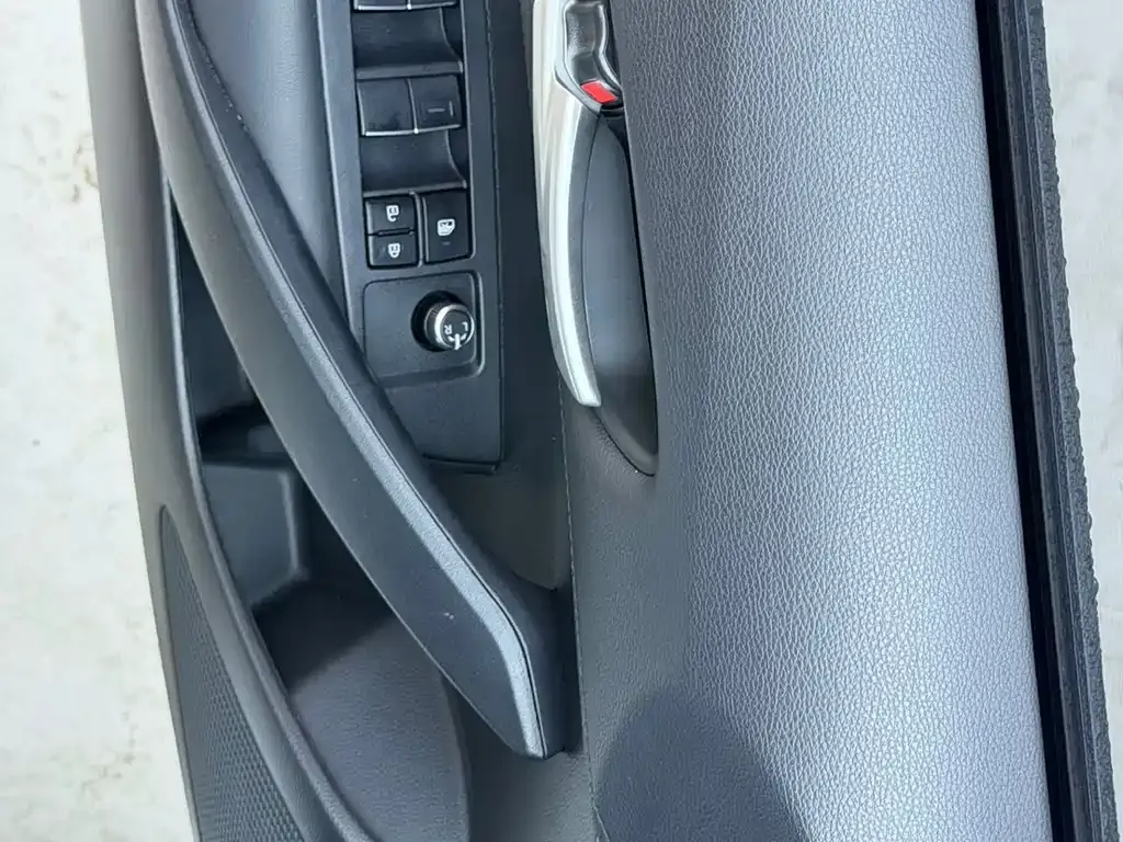 Toyota Corolla — фото 10