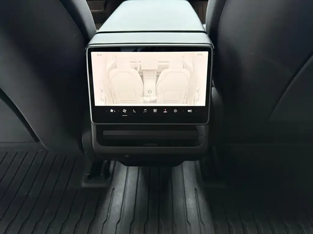 Tesla Model 3 — фото 3