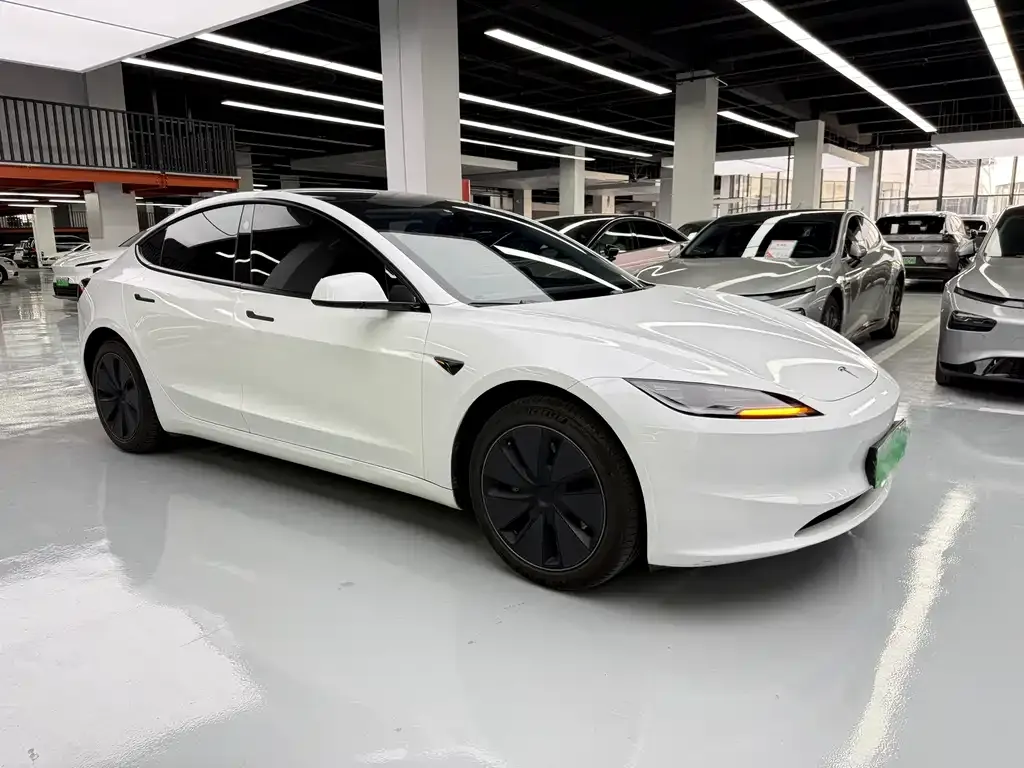 Tesla Model 3 — фото 9